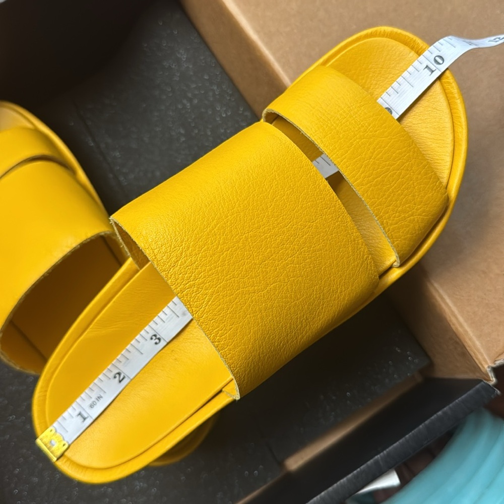 NEW—Vibram  Sandals - Picture 7 of 7
